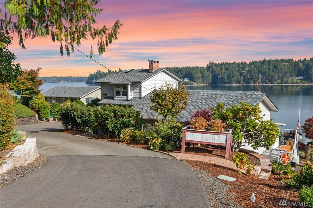 Property Photo:  401 E Osprey Lane  WA 98584 