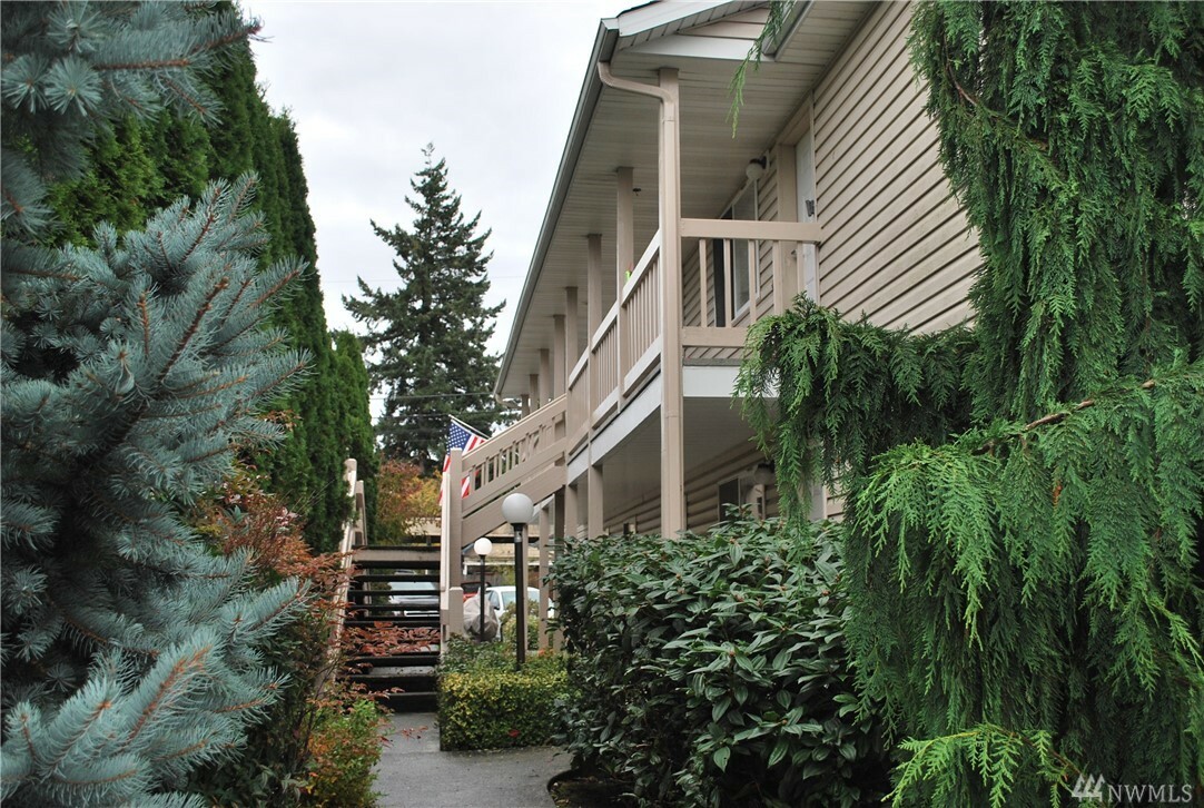 Property Photo:  3723 Wetmore Ave  WA 98201 