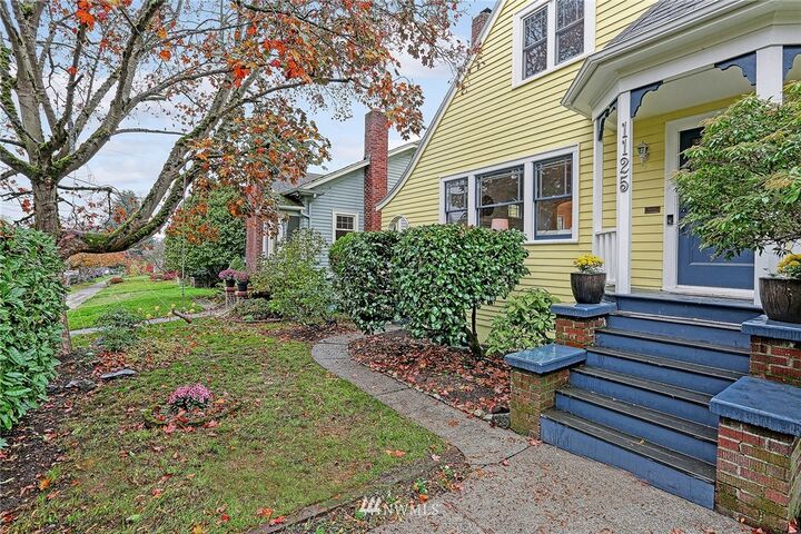 Property Photo:  1125 N 77th Street  WA 98103 