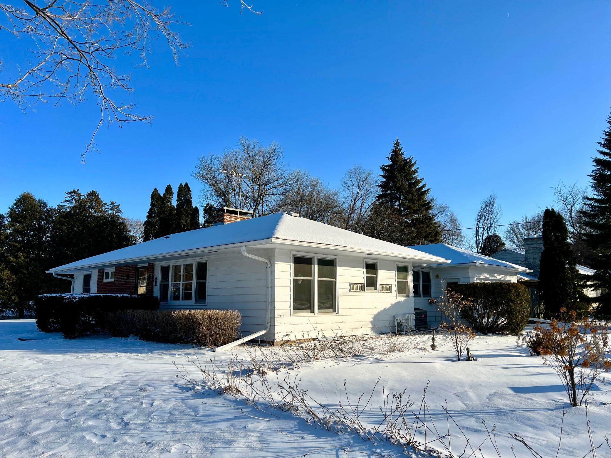 Property Photo:  1 Lincoln Lane  MN 55057 