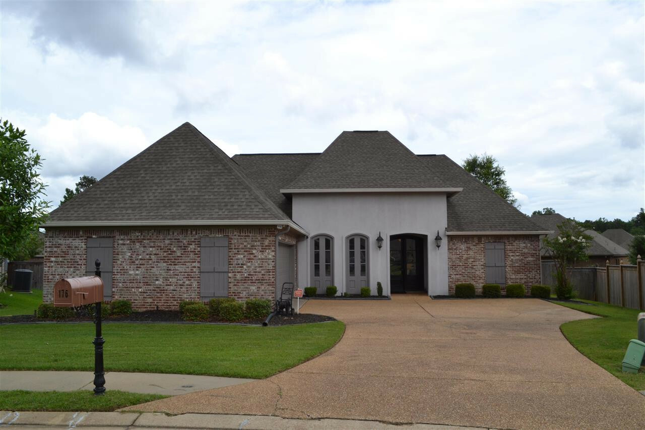 Property Photo:  176 Tradition Parkway  MS 39232 