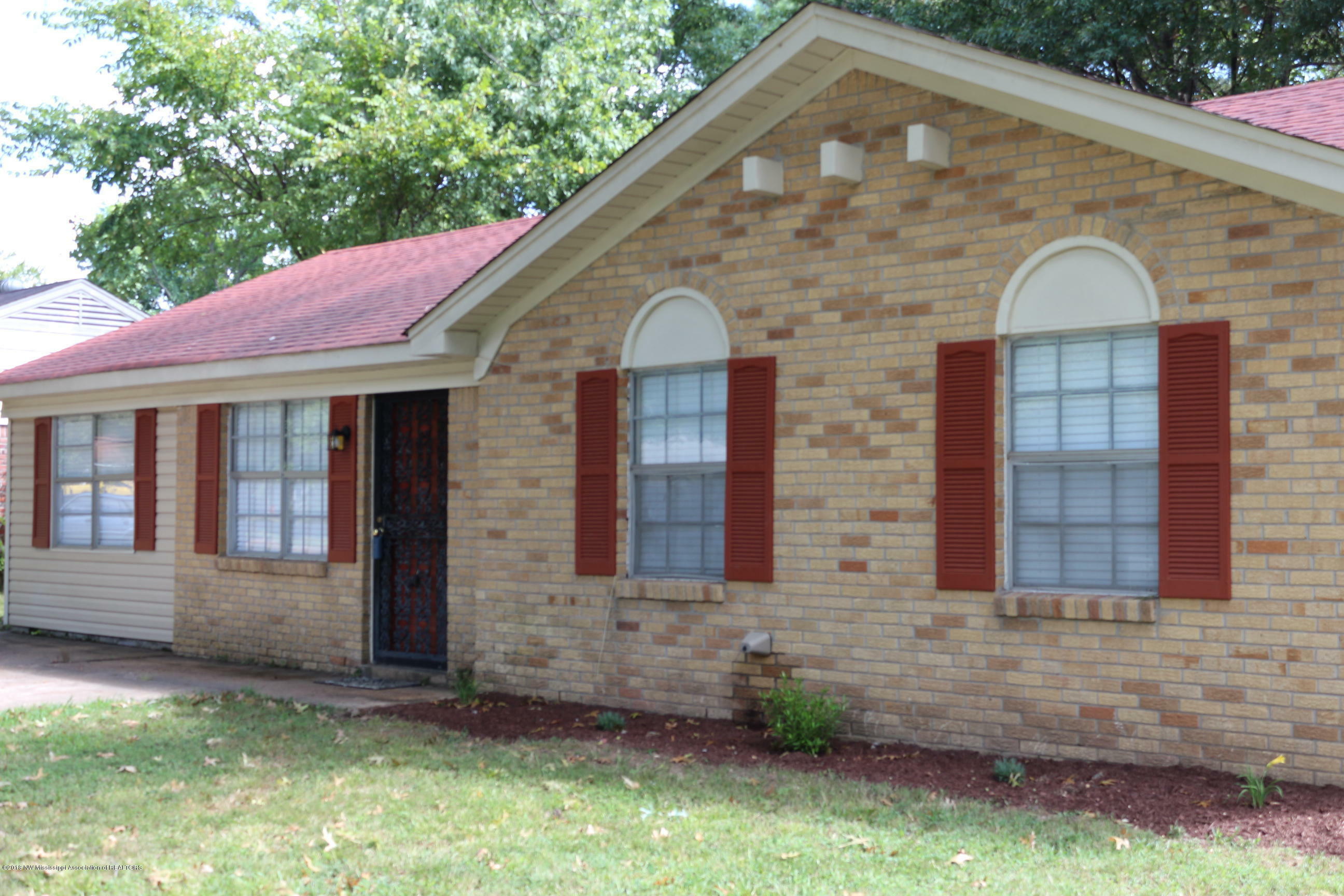 Property Photo: 8106 Whitebrook Drive MS 38671