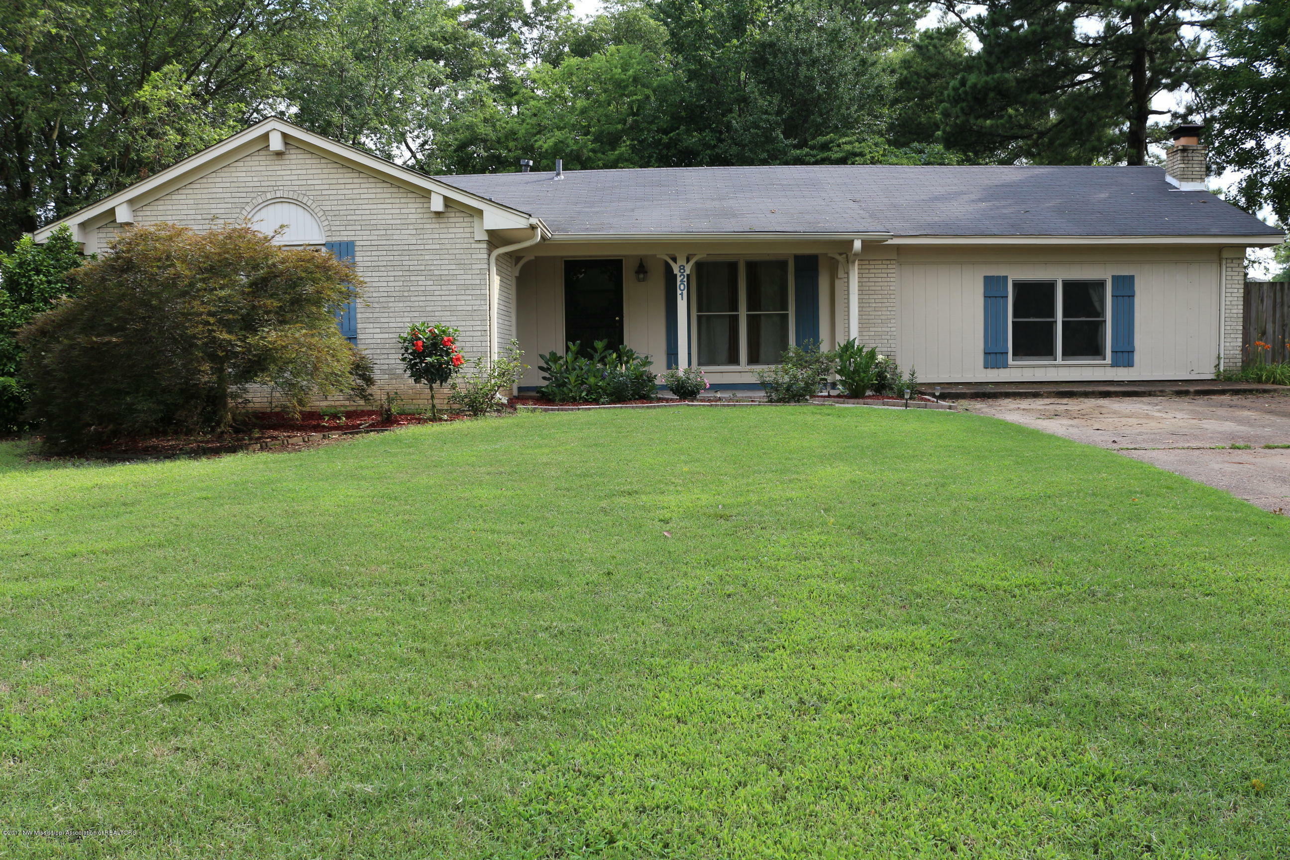 Property Photo: 8201 Canterbury Drive MS 38671
