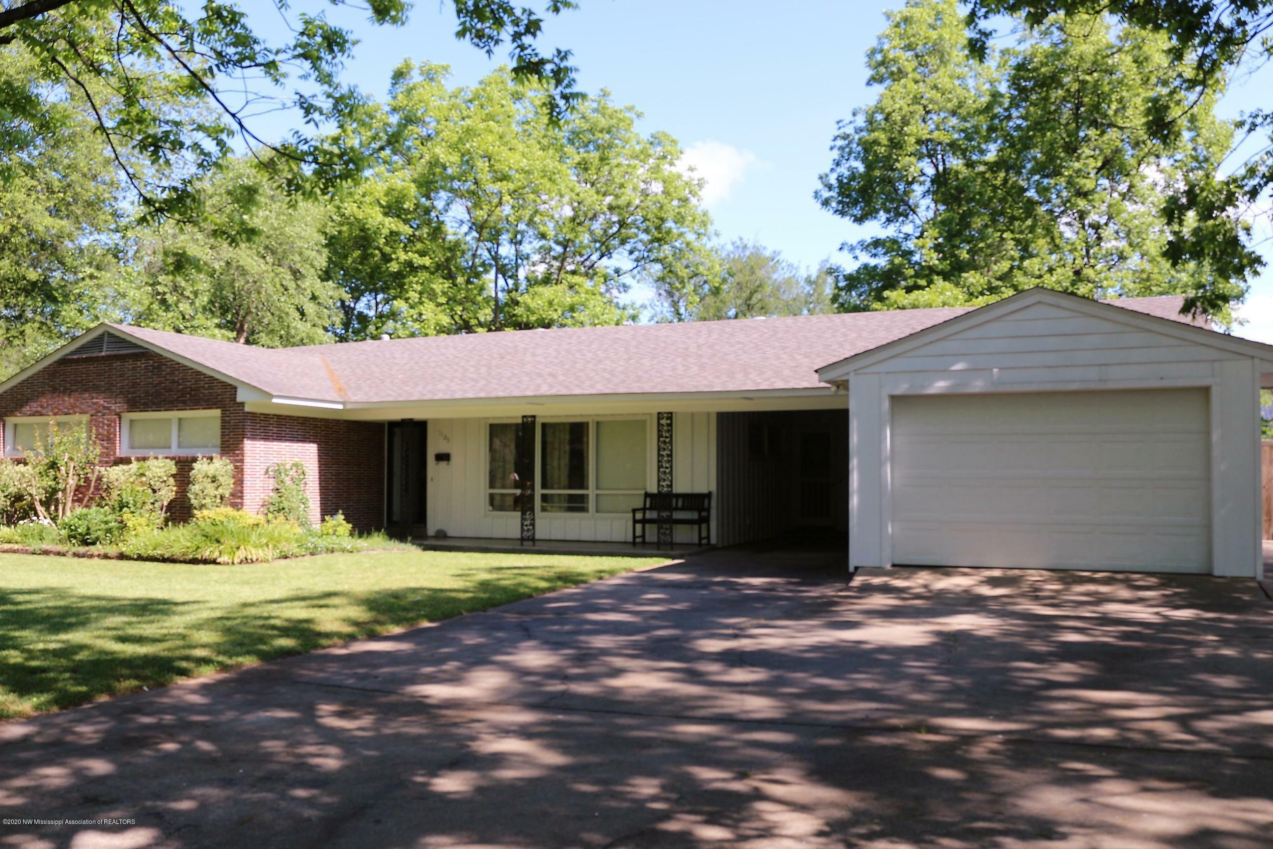 Property Photo: 1125 Rose Circle MS 38614