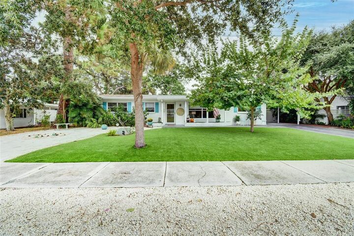 Property Photo: 937 Riviera Street FL 34285