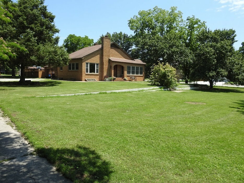 Property Photo:  623 W Olive Street  AR 72756 