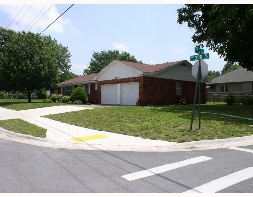 Property Photo:  1209 NW 3rd Street  AR 72712 