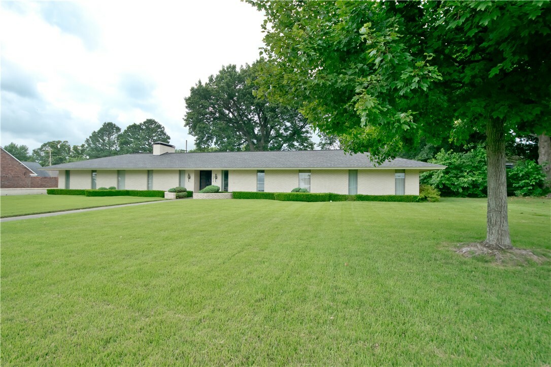 Property Photo:  1514 E Circle Drive  AR 72764 