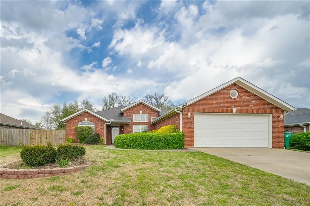 Property Photo:  1200 Sunflower Street  AR 72719 