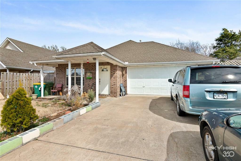 Property Photo:  1713 S K Place  AR 72756 