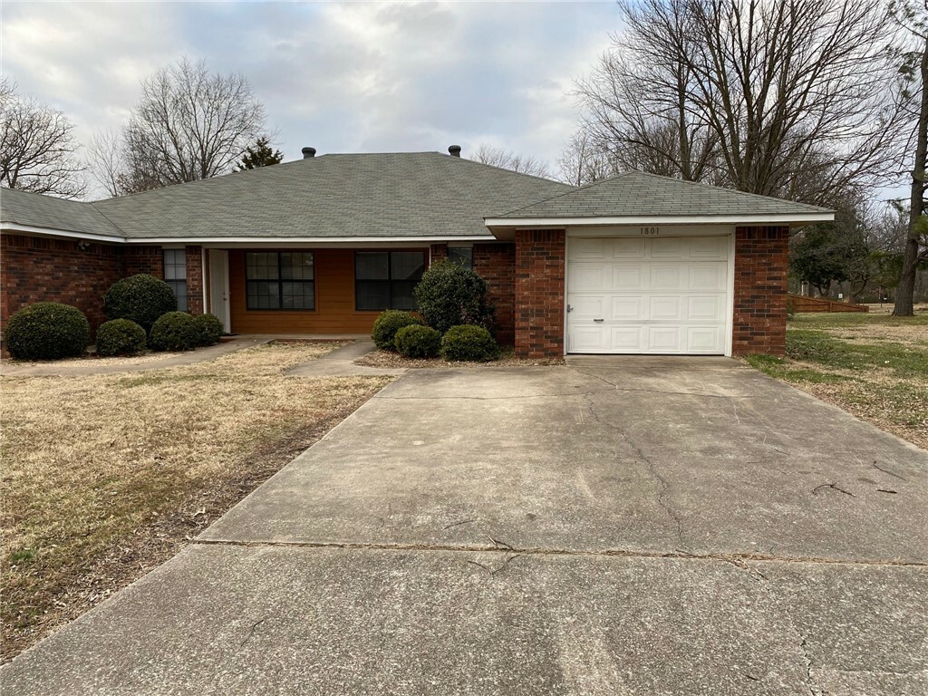 Property Photo:  1801 W Lela Street  AR 72758 