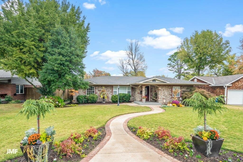 Property Photo:  710 Jefferson Street  AR 72712 