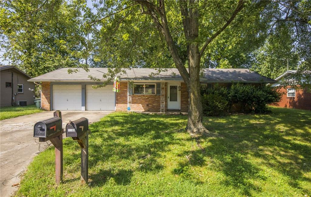 Property Photo:  1747 N Oakland Avenue  AR 72703 