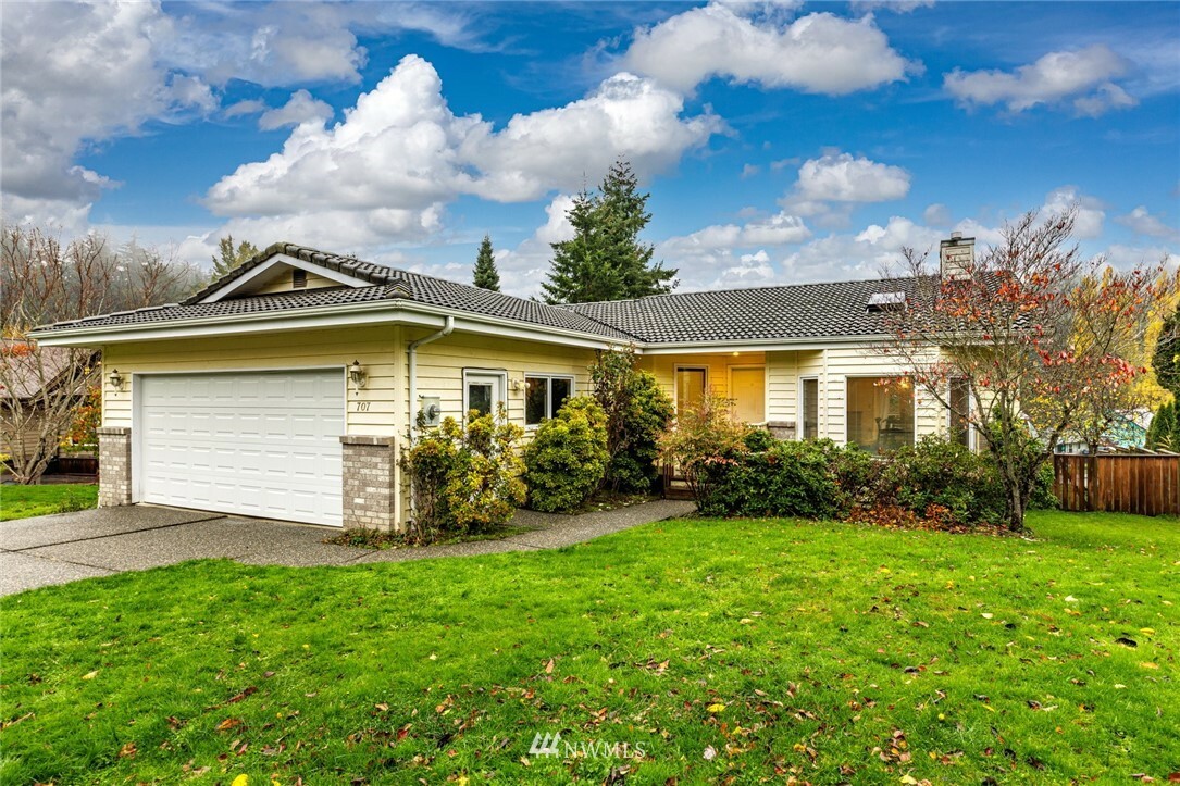 Property Photo:  707 Willow Court S  WA 98225 