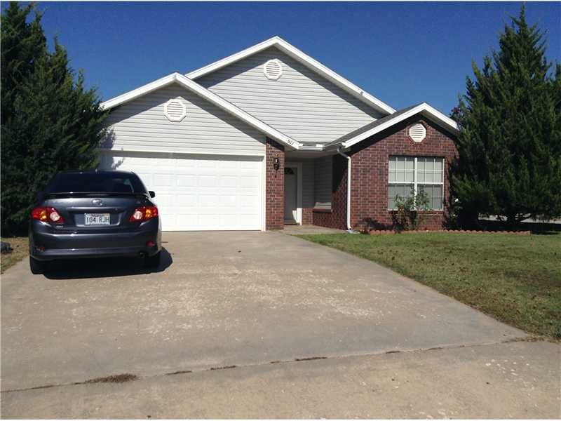 Property Photo:  911 Marcus Street  AR 72712 