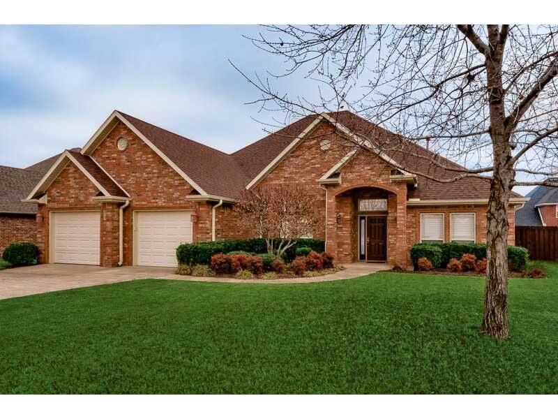 Property Photo: 2396 N Berkleigh Drive AR 72704