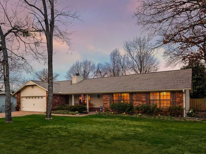 Property Photo:  2226 E Golden Oaks Drive  AR 72703 