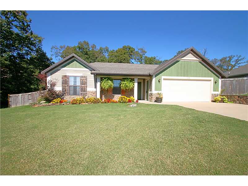 Property Photo:  906 Peak Street  AR 72718 