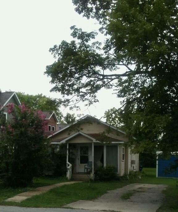 Property Photo:  411 NW 4th Street  AR 72712 