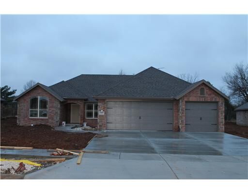 Property Photo: 2348 N Silk Rose Avenue AR 72704
