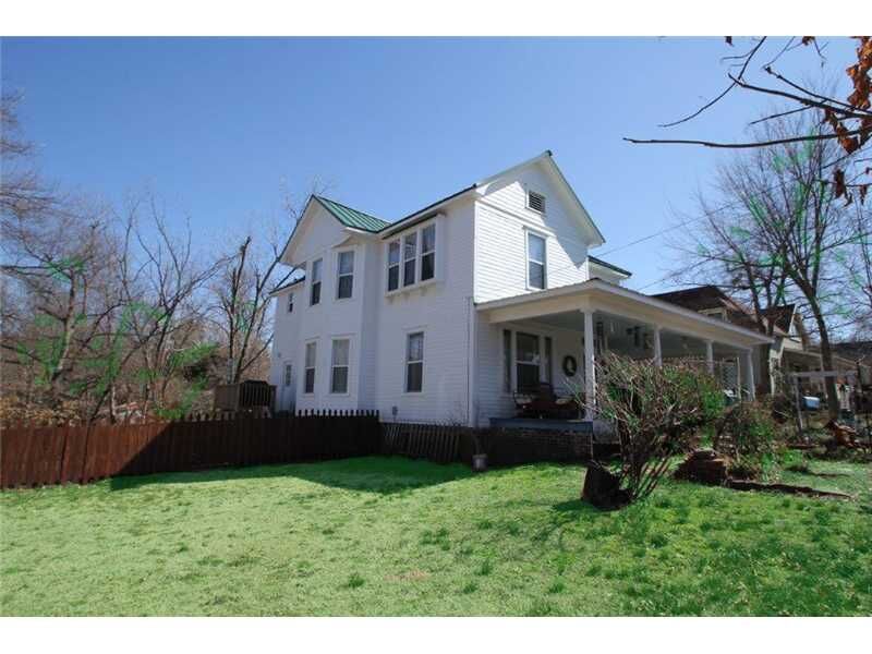 Property Photo: 610 N Willow Avenue AR 72701