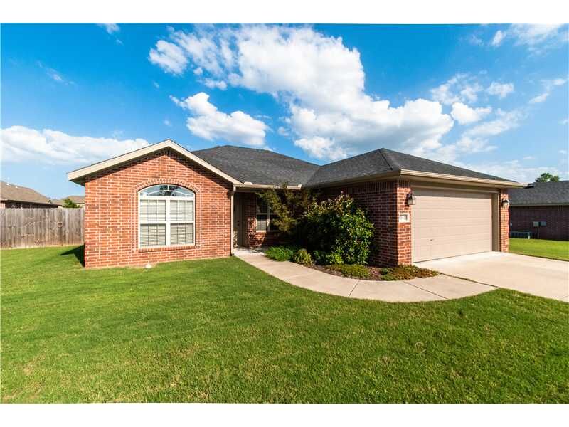 Property Photo:  2582 N Indian Oaks Drive  AR 72704 