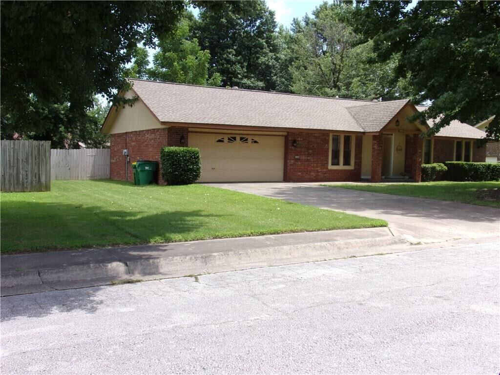 Property Photo: 1505 Ridgecrest Street AR 72762