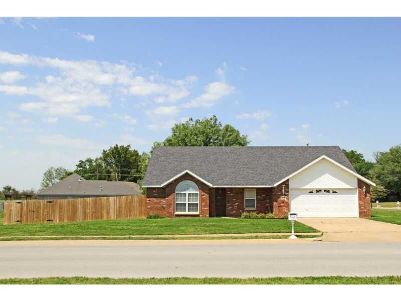 Property Photo:  420 Hayden Avenue  AR 72745 