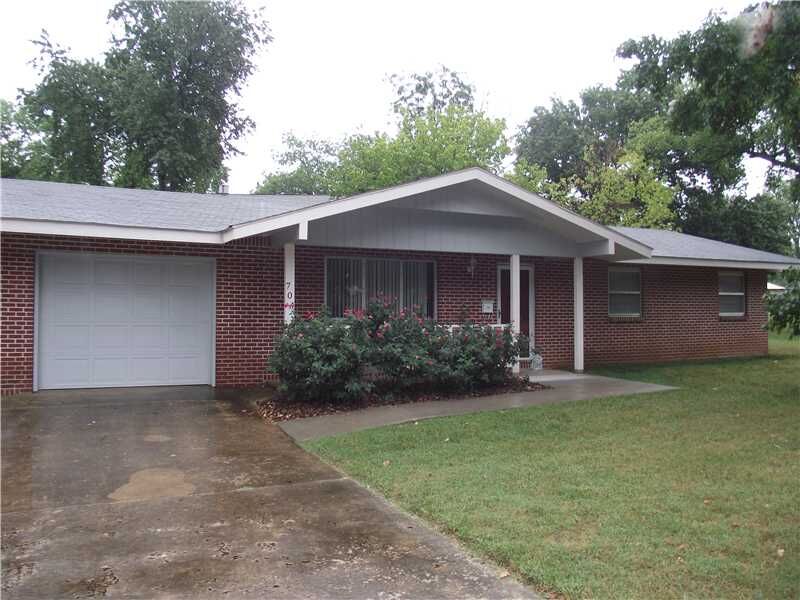 Property Photo:  704 N Main Street  AR 72712 