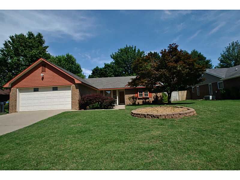 Property Photo:  907 N Cardinal Drive  AR 72756 