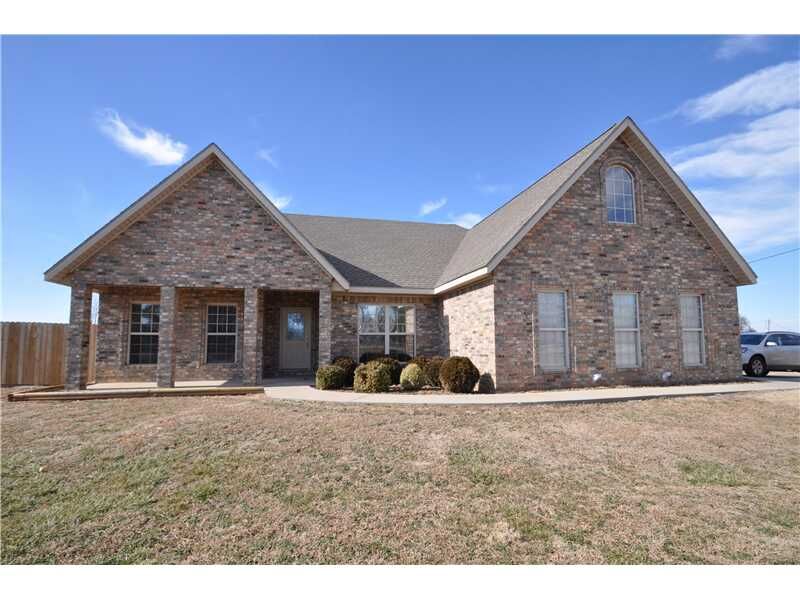 Property Photo: 13627 N U Of A Beef Farm (Wash Co 845) Road AR 72704