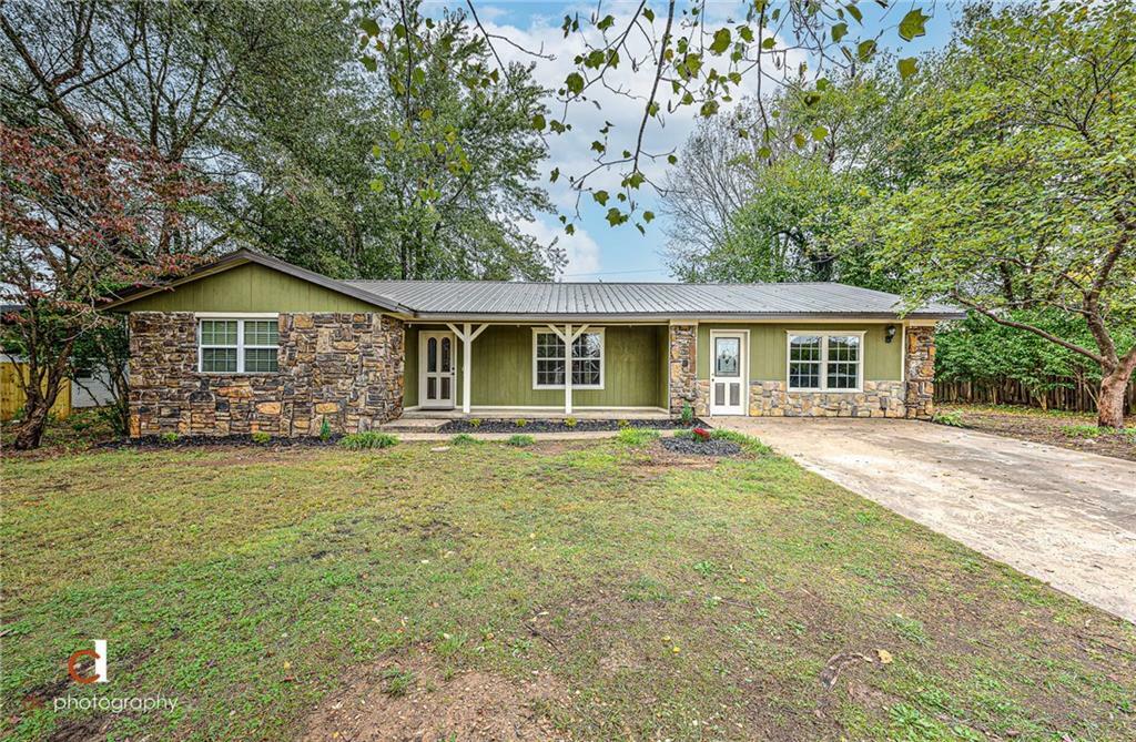 Property Photo:  1001 Longview Drive  AR 72756 