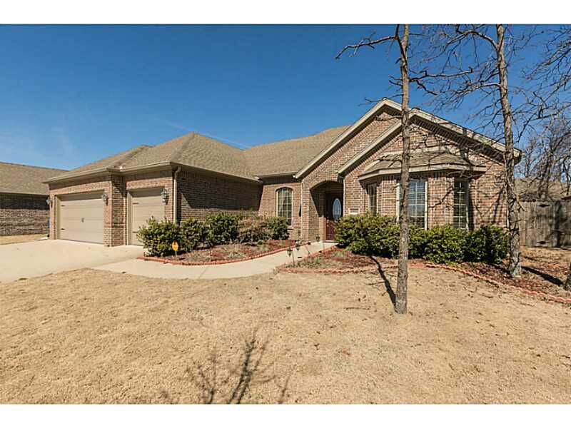 Property Photo:  2402 SW Pinoak Avenue  AR 72712 
