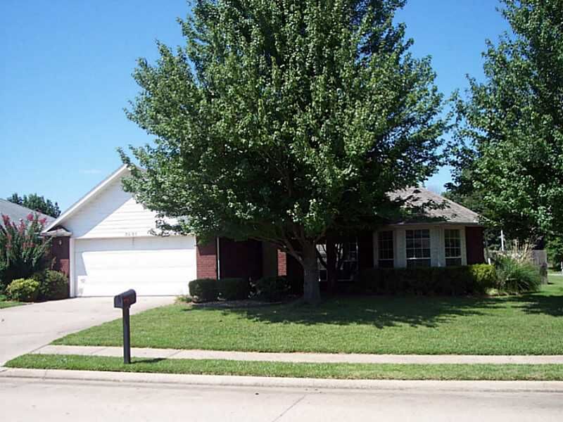 Property Photo: 3401 W Margaret Place AR 72756