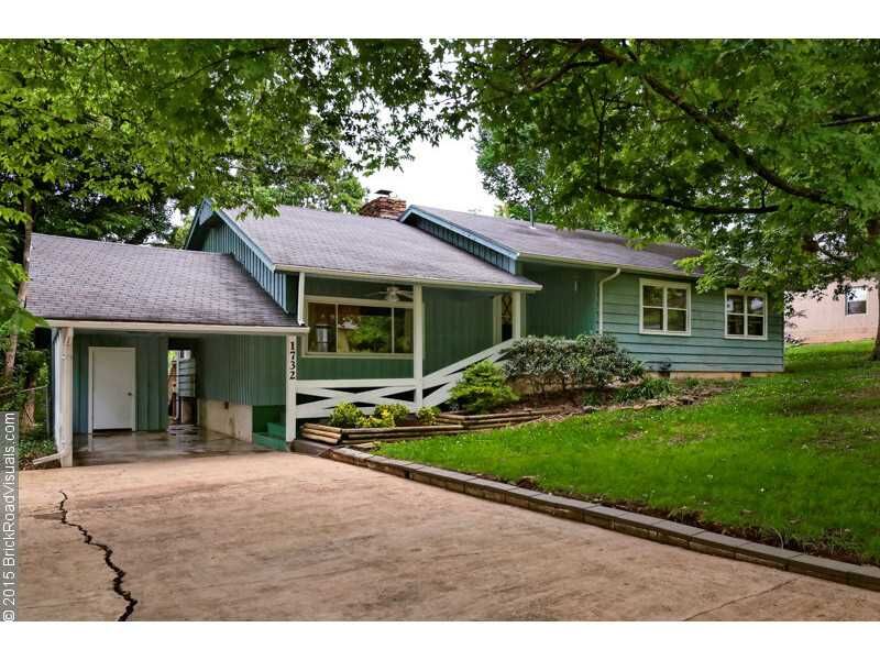 Property Photo: 1732 Green Valley Avenue AR 72701