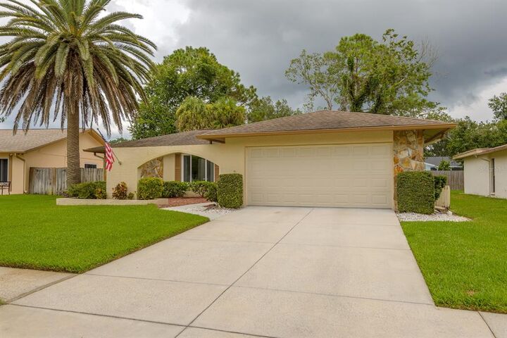 Property Photo:  16211 Parkside Drive  FL 33624 