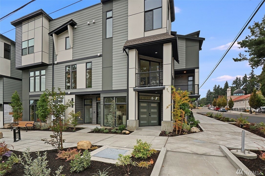 Property Photo: 5520 238th St SW C WA 98043