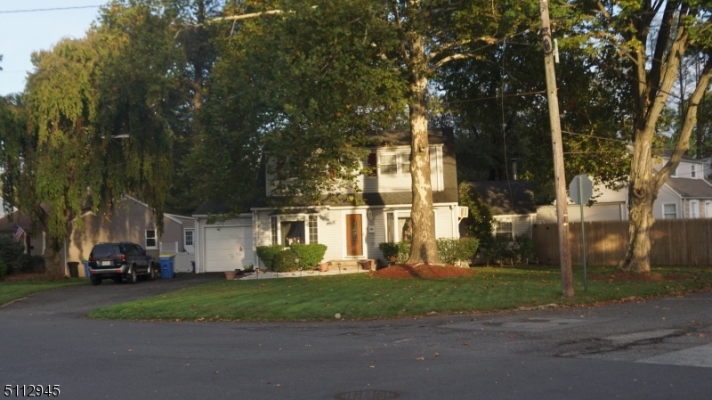 Property Photo:  559 Oakridge Ave  NJ 07063 