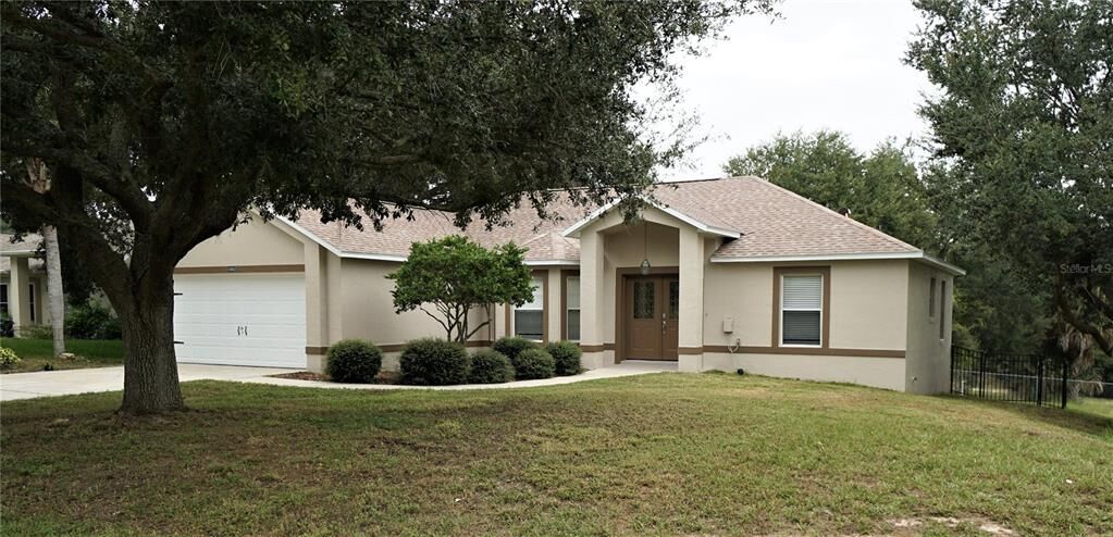 Property Photo:  