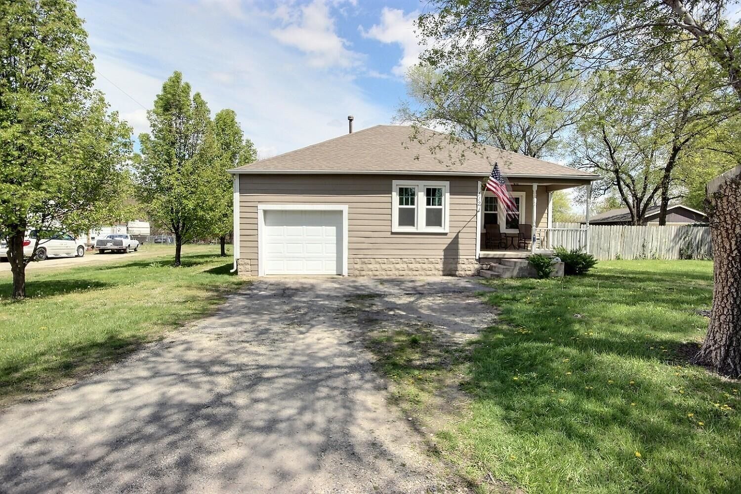 Property Photo:  112 N Main St  KS 67133 