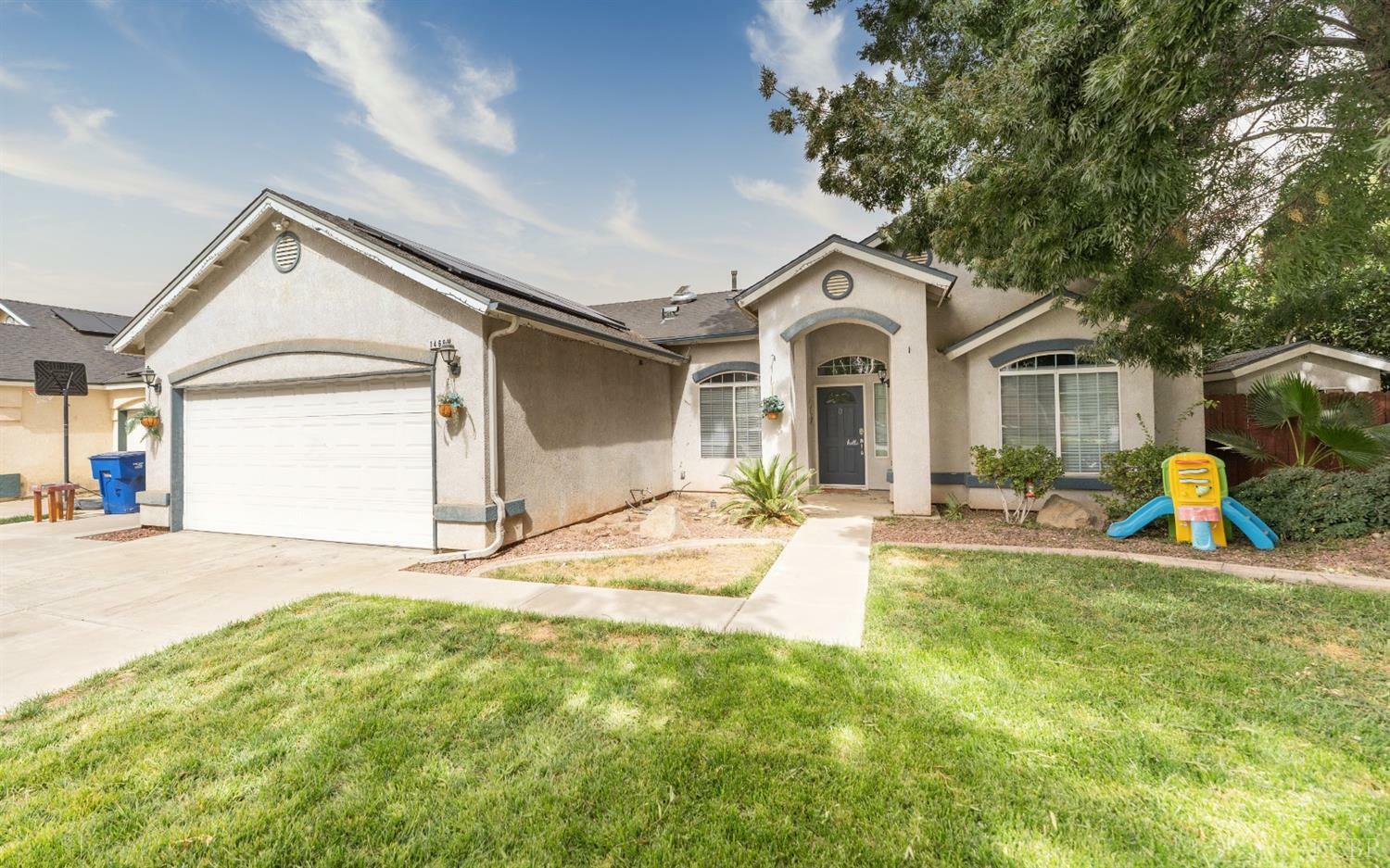 Property Photo:  1466 Pear Street  CA 93245 