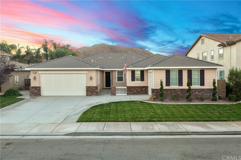 Property Photo:  27985 Breakwater Court  CA 92585 