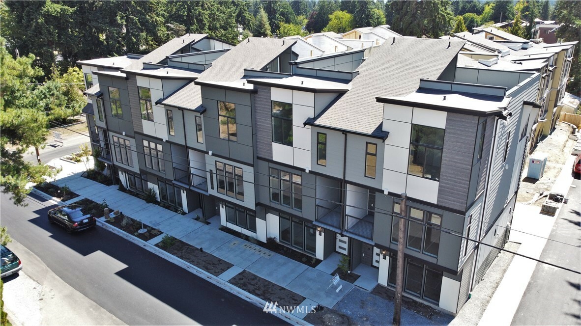 Property Photo: 21511 50th Avenue W E WA 98043