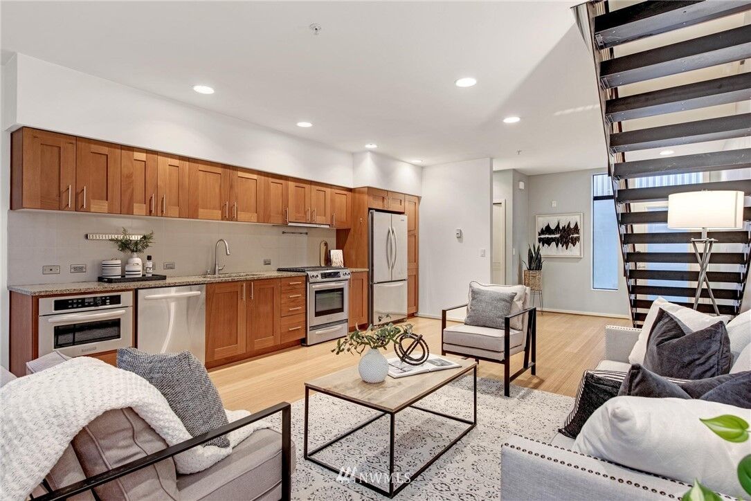 Property Photo: 1812 B 11th Avenue WA 98122