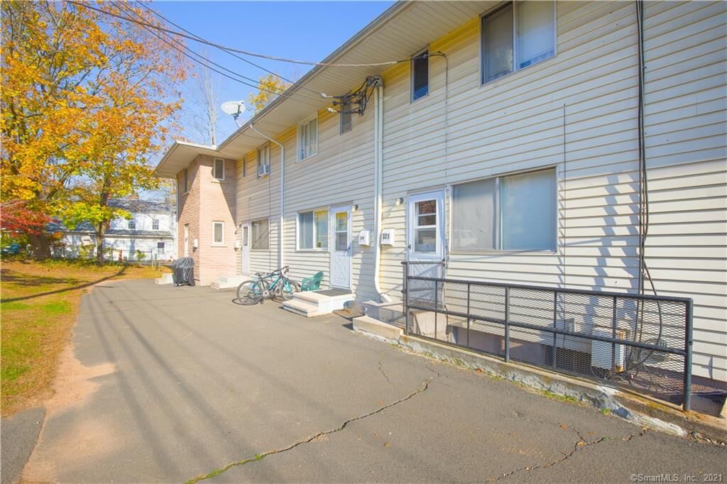 Property Photo:  321 South Elm Street 321  CT 06492 