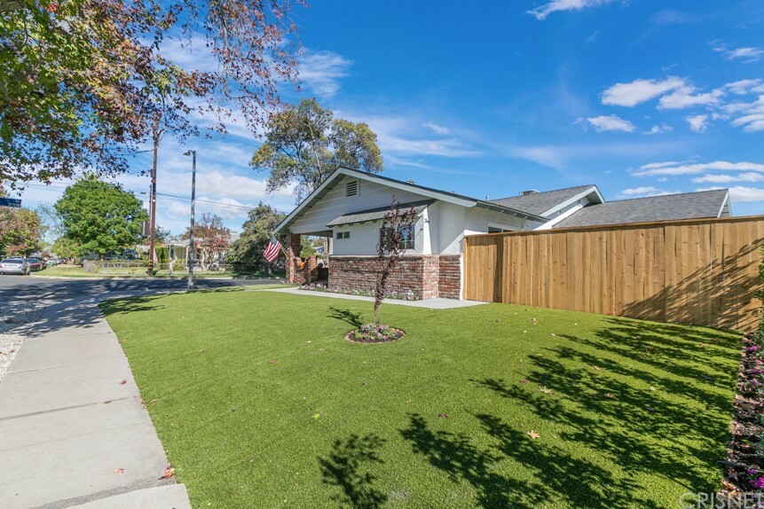 Property Photo:  6960 Yarmouth Avenue  CA 91335 