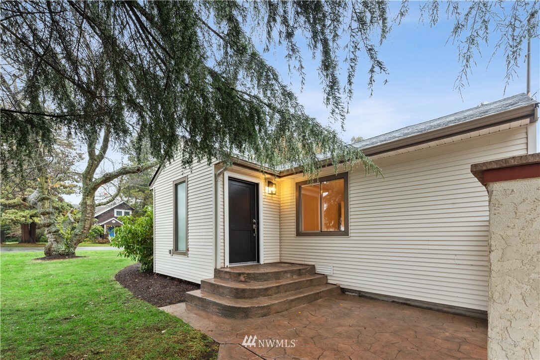 Property Photo: 16050 11th Avenue SW WA 98166