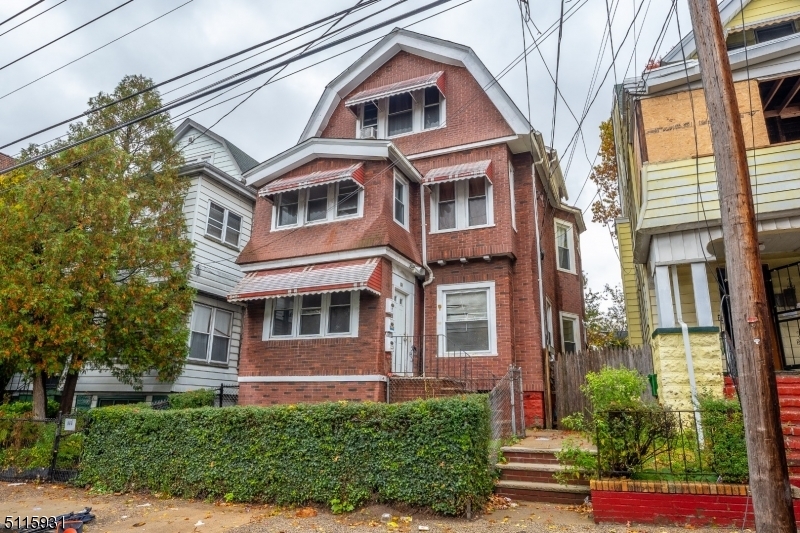 Property Photo:  864 S 16th St  NJ 07108 