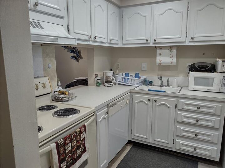 Property Photo:  2808 N Powers Drive 48  FL 32818 