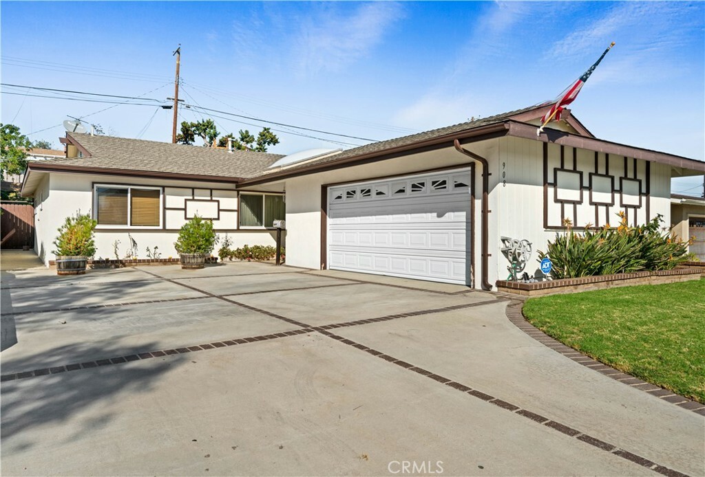 Property Photo: 908 Bejay Place CA 90731